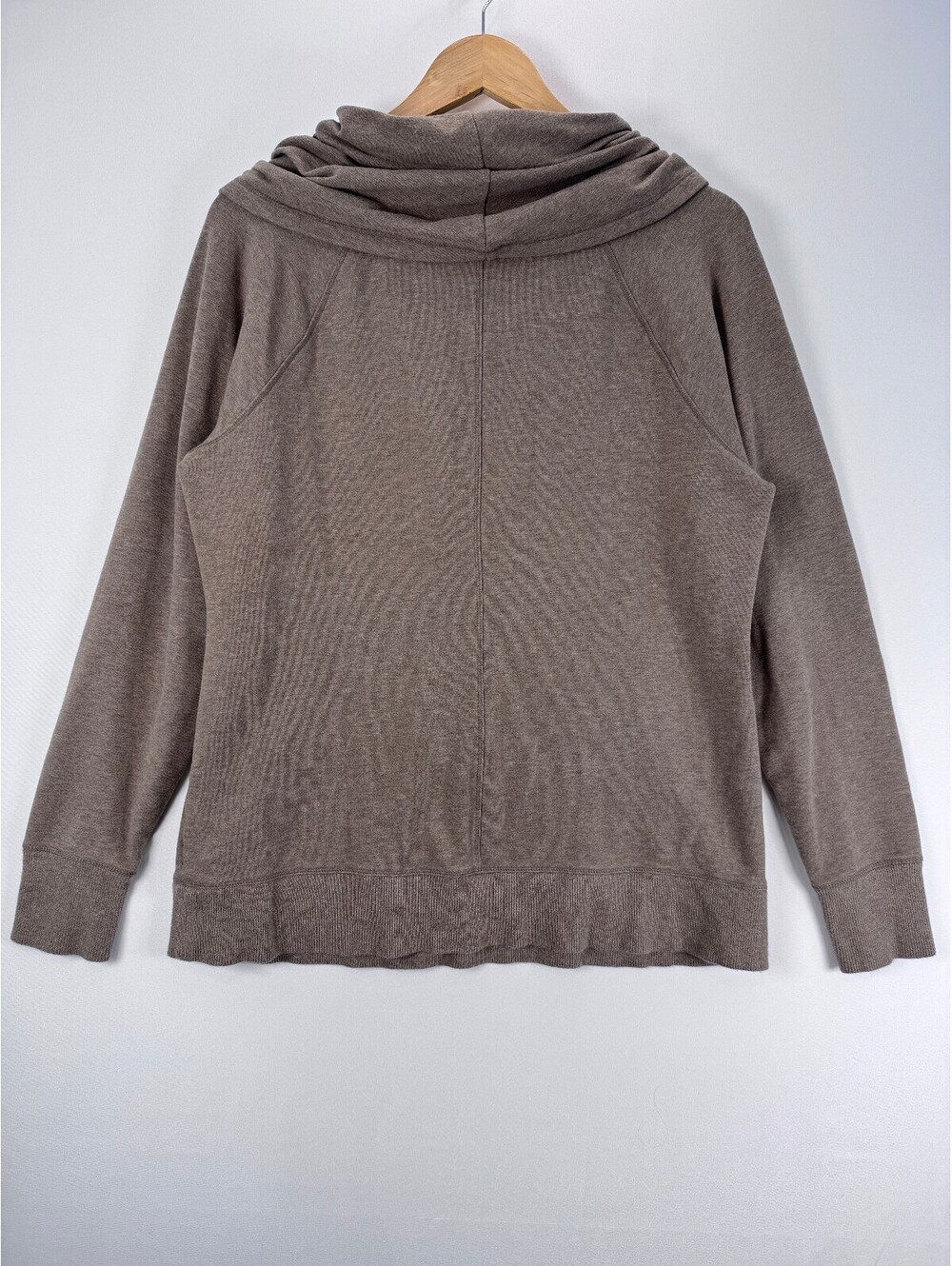 L.L.Bean Cozy Cowl Neck Sweatshirt Women L Brown Thumbholes Kangaroo Pocket - Picture 3 of 6